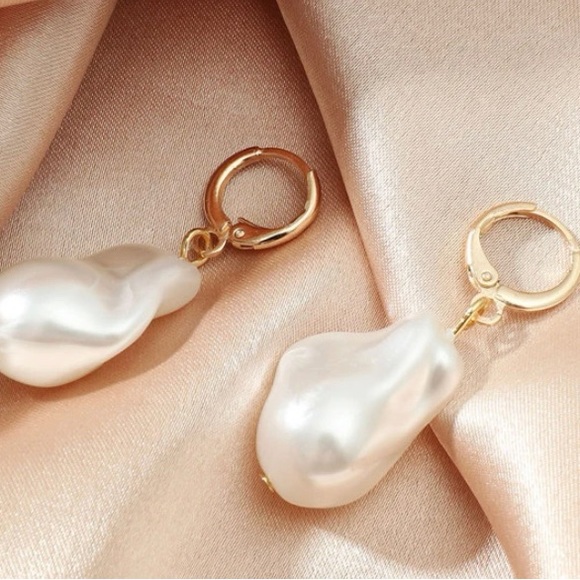 Pearl like drop earrings - Picture 2 of 2